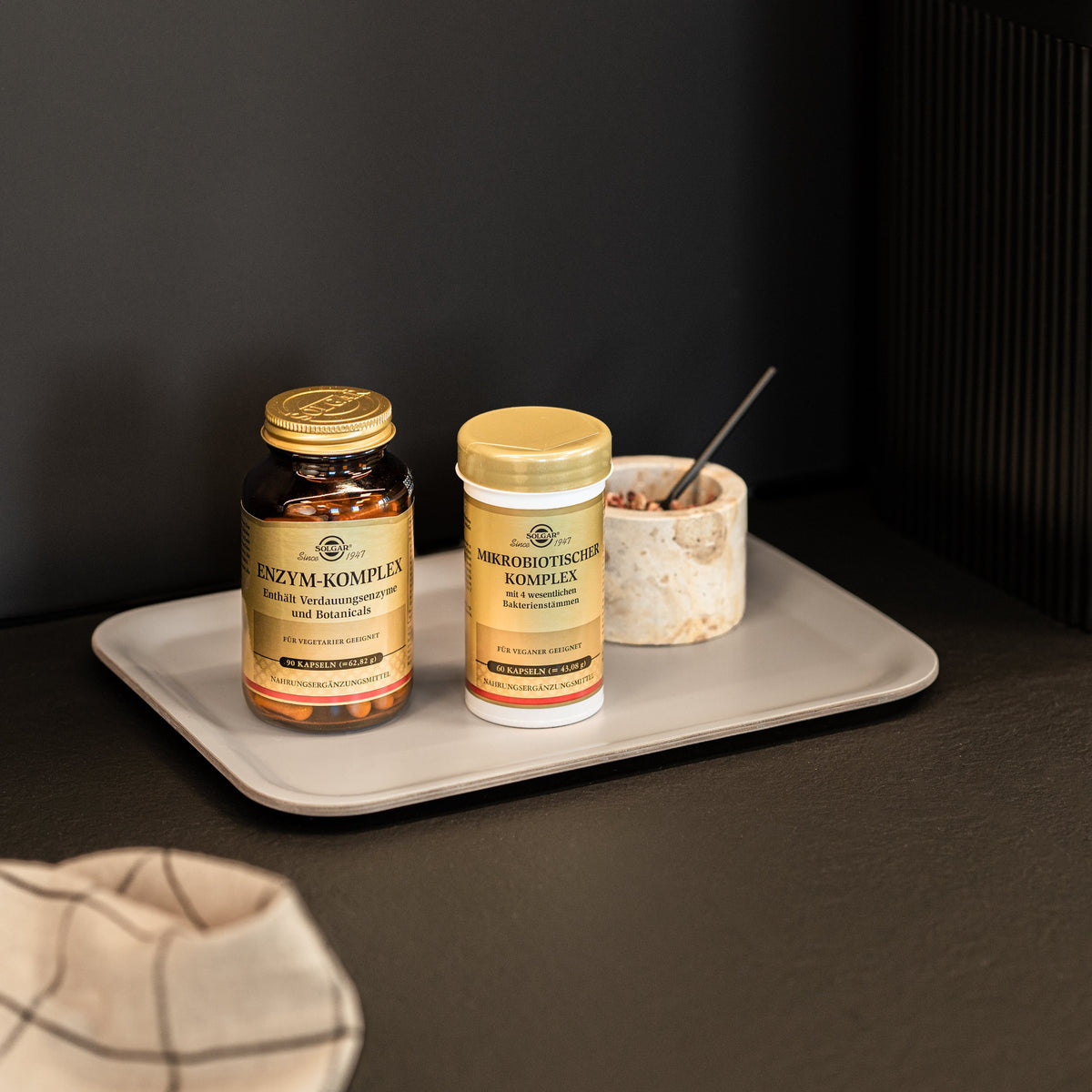 Solgar Enzym-Komplex und der Solgar Mikrobiotischer Kulturen-Komplex nebeneinander
