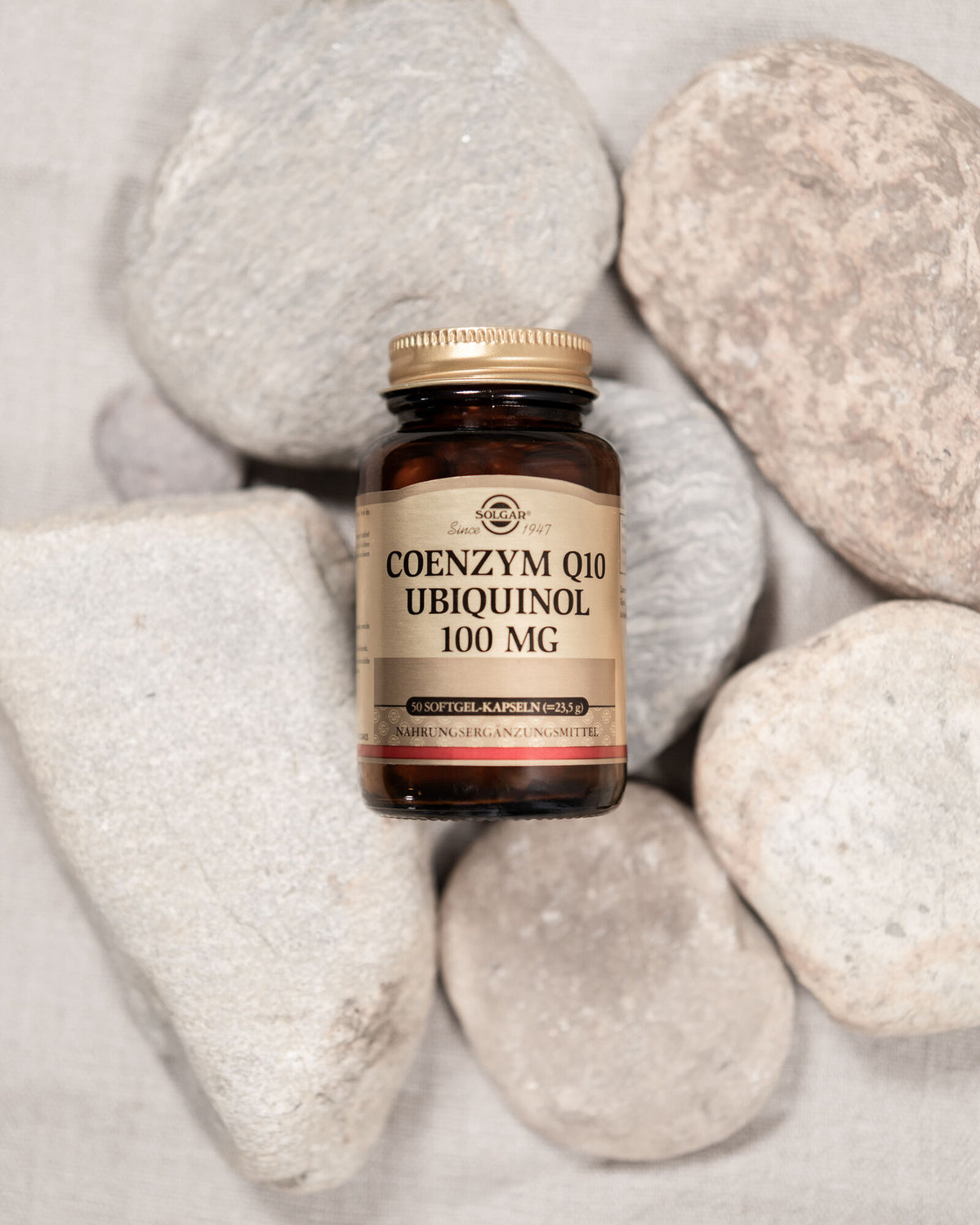 solgar coenzym q10 ubiquinol auf steinen