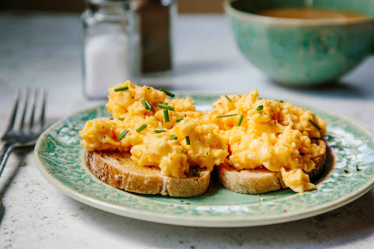 Vegane Eierspeise auf Brot