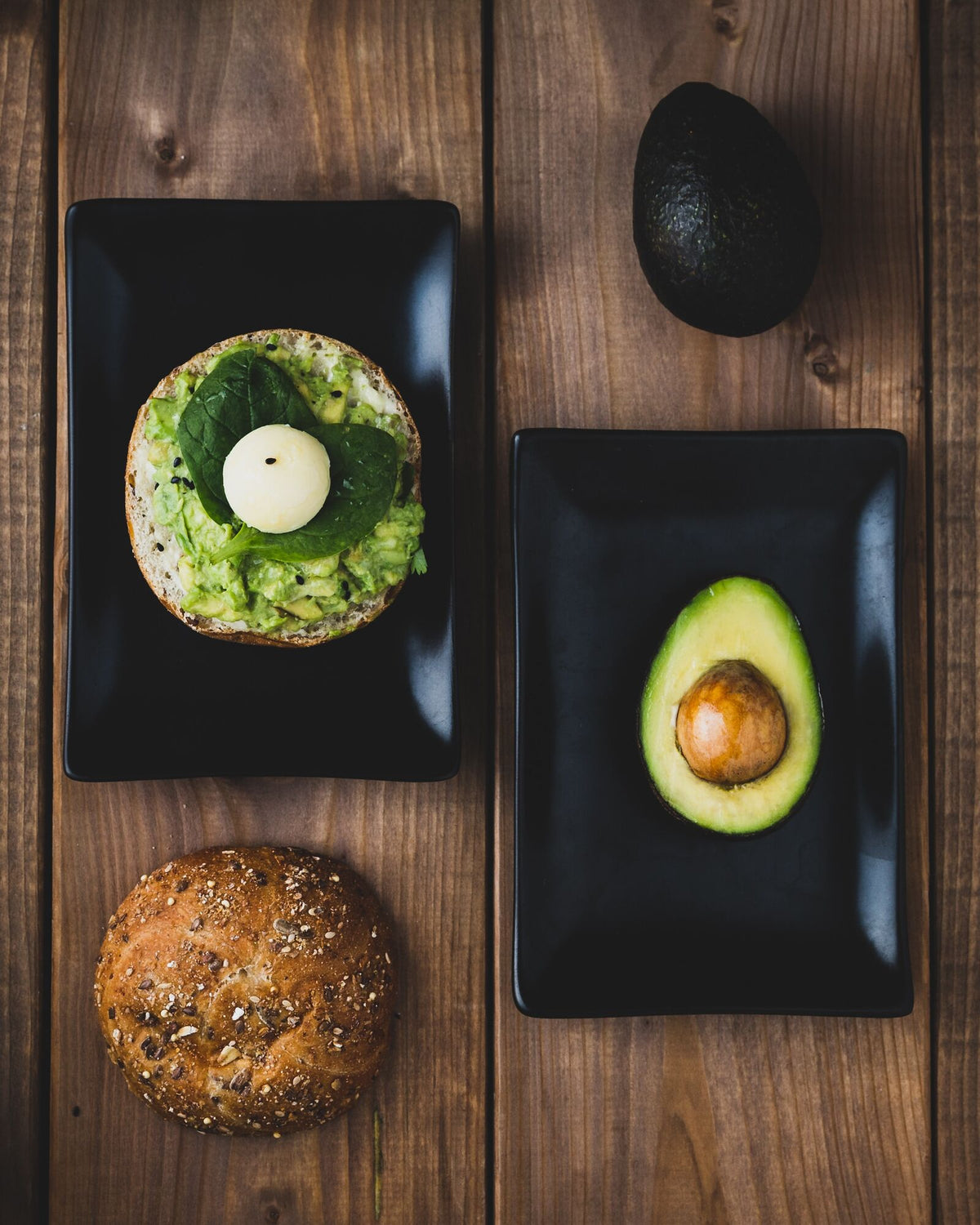 Brötchen mit Avocado