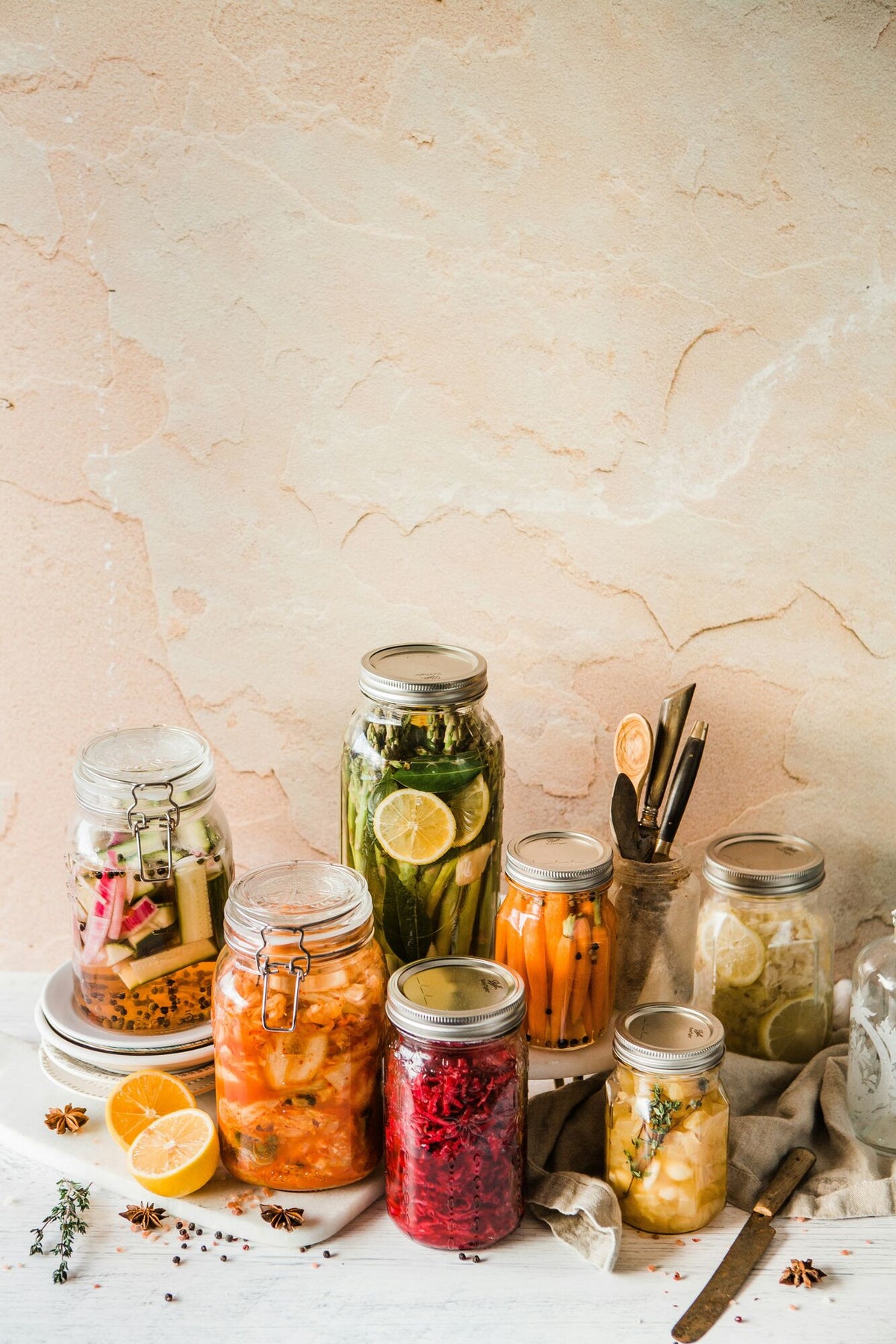 Fermentierte Lebensmittel in Gläsern