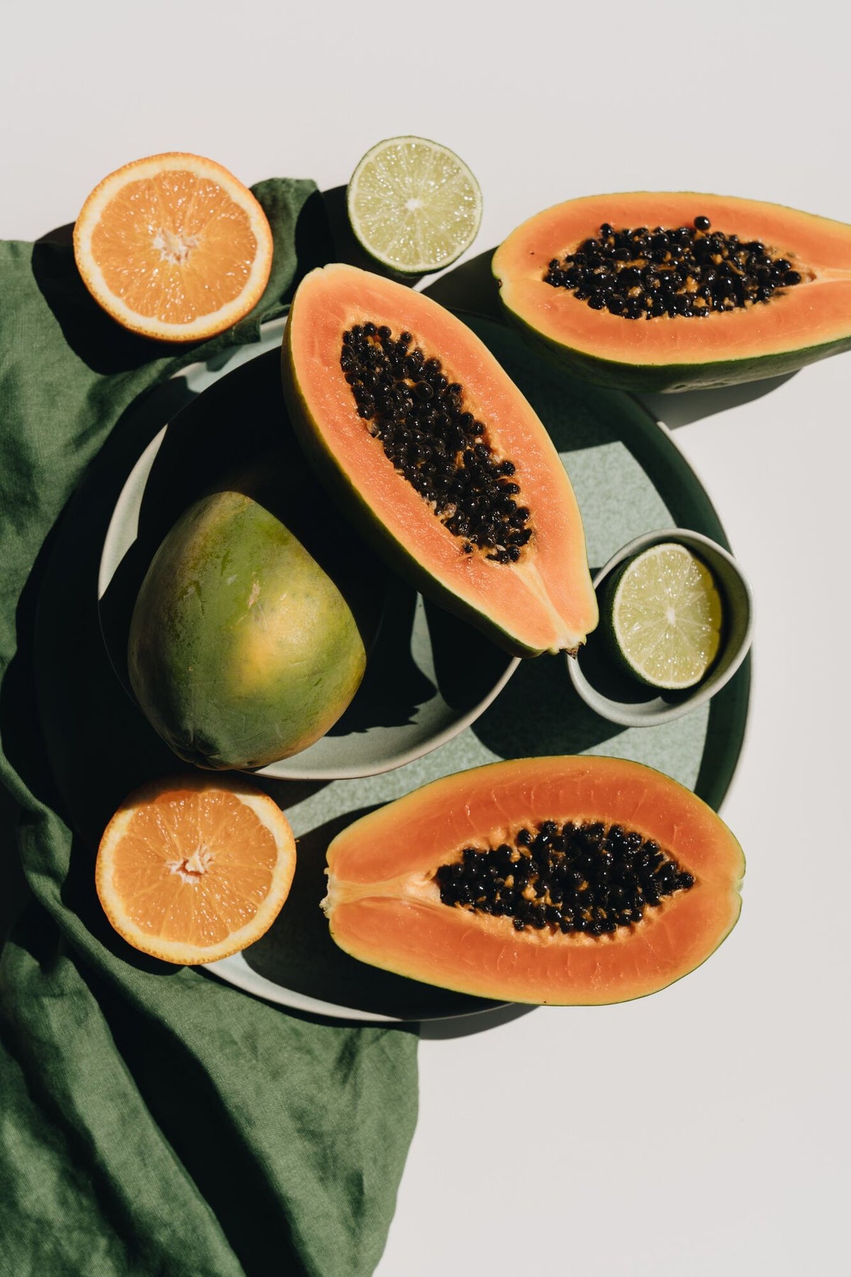 Zitrusfruechte Papaya, Limette und Orange mit Vitamin C